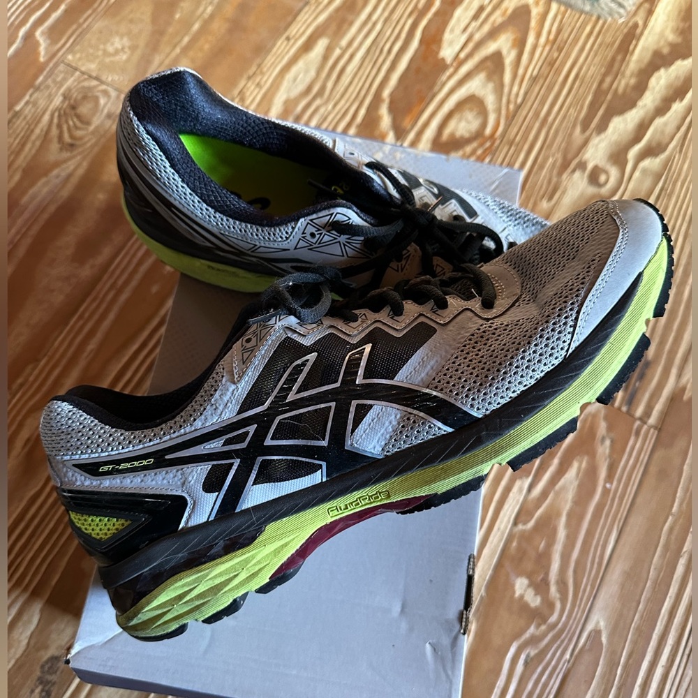 ASICS GT-2000 running shoes men’s size 13